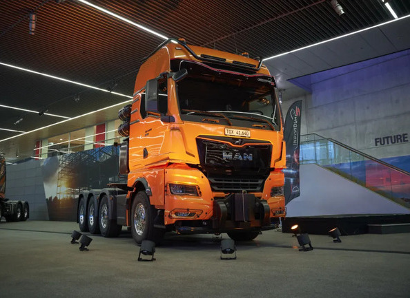 250吨重载巨兽！TGX重型牵引车发布