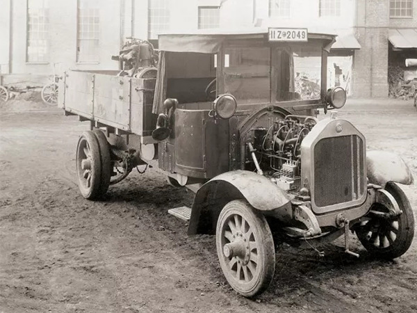 第一台使用燃油喷射技术的柴油发动机卡车